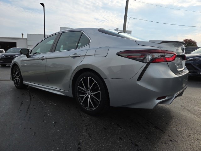 Used 2022 Toyota Camry SE FWD image 5