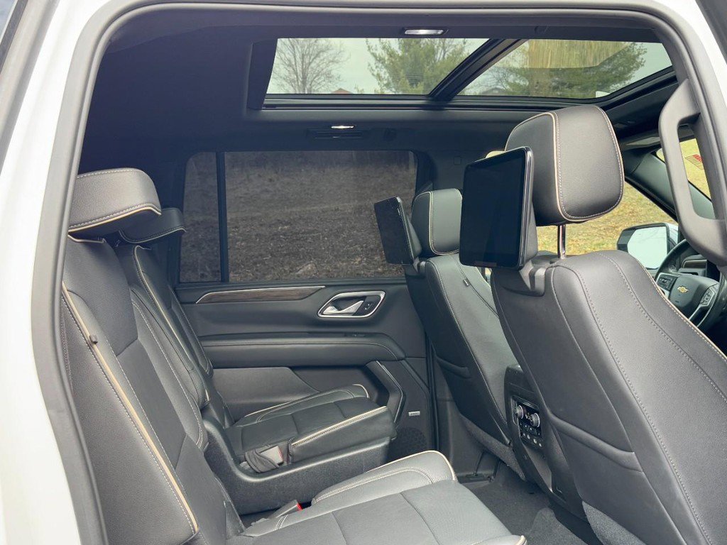 Used 2021 Chevrolet Suburban Premier w/ Premium Package image 10