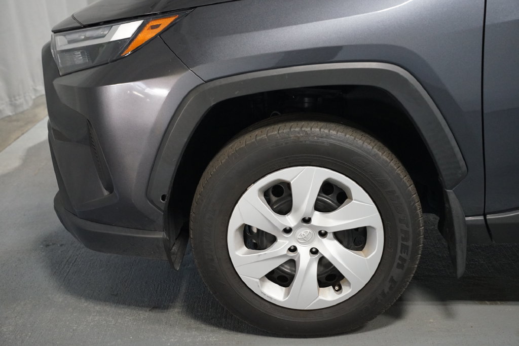 Used 2024 Toyota RAV4 LE FWD image 5