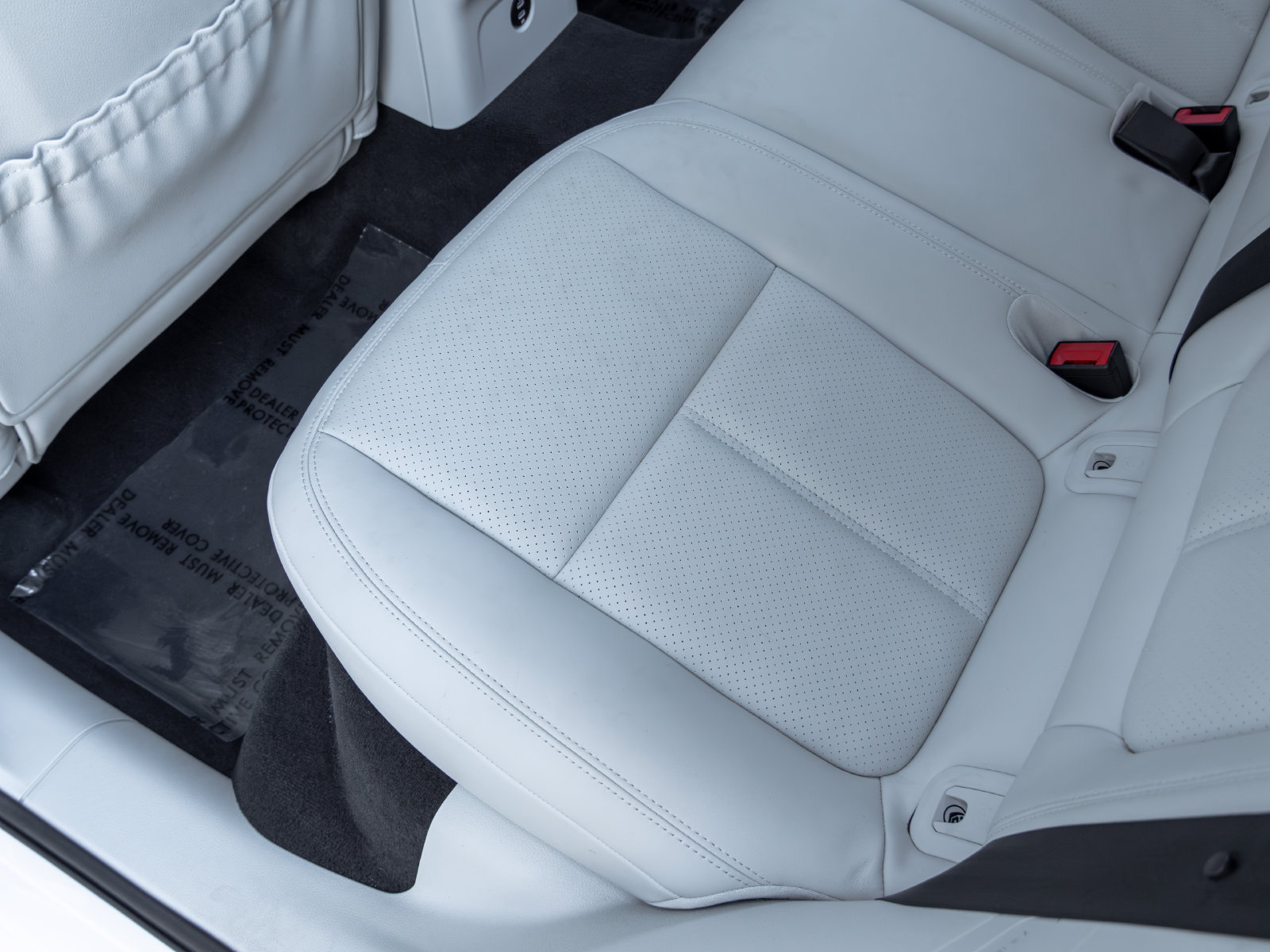 Certified 2025 Porsche Macan AWD/4WD image 42