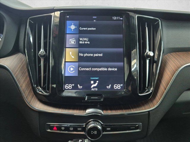 Used 2021 Volvo XC60 T5 Momentum w/ Premium Package FWD image 15