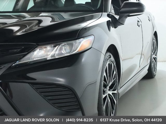 Used 2018 Toyota Camry SE w/ Moonroof Package FWD image 14