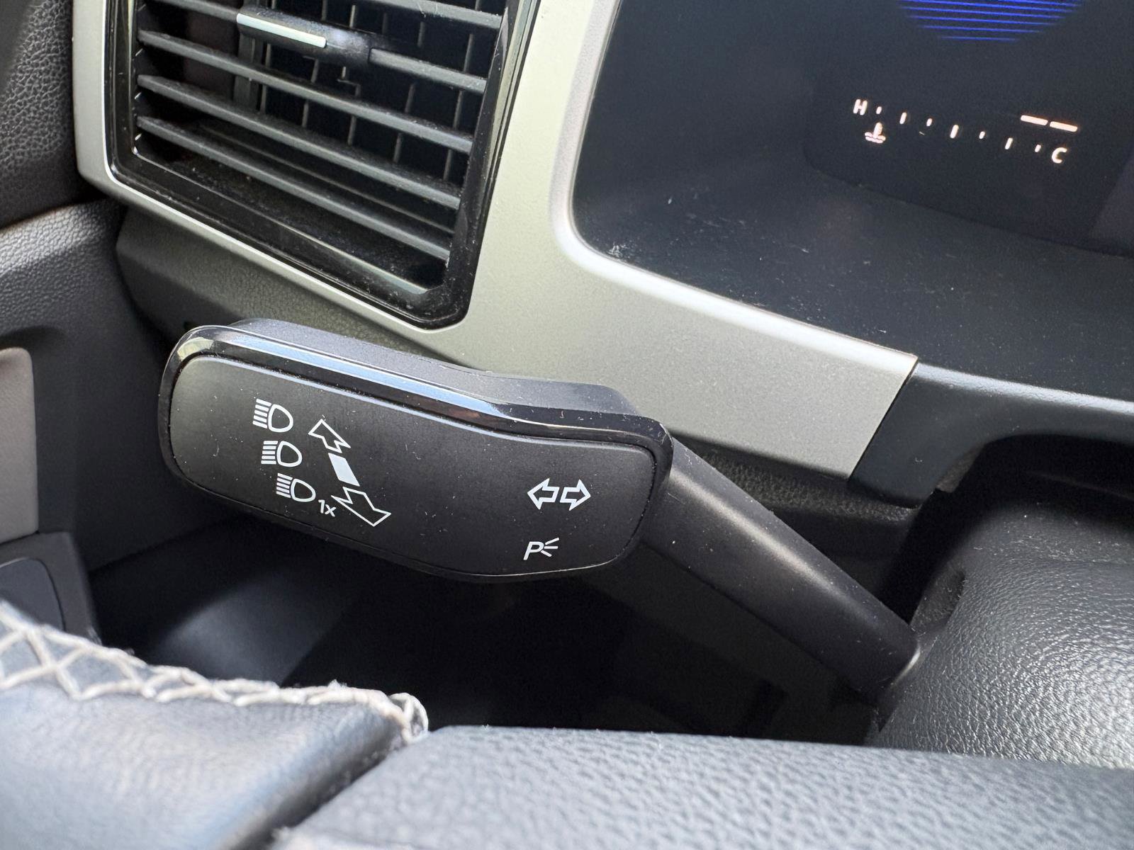 Used 2022 Volkswagen Atlas SE image 35