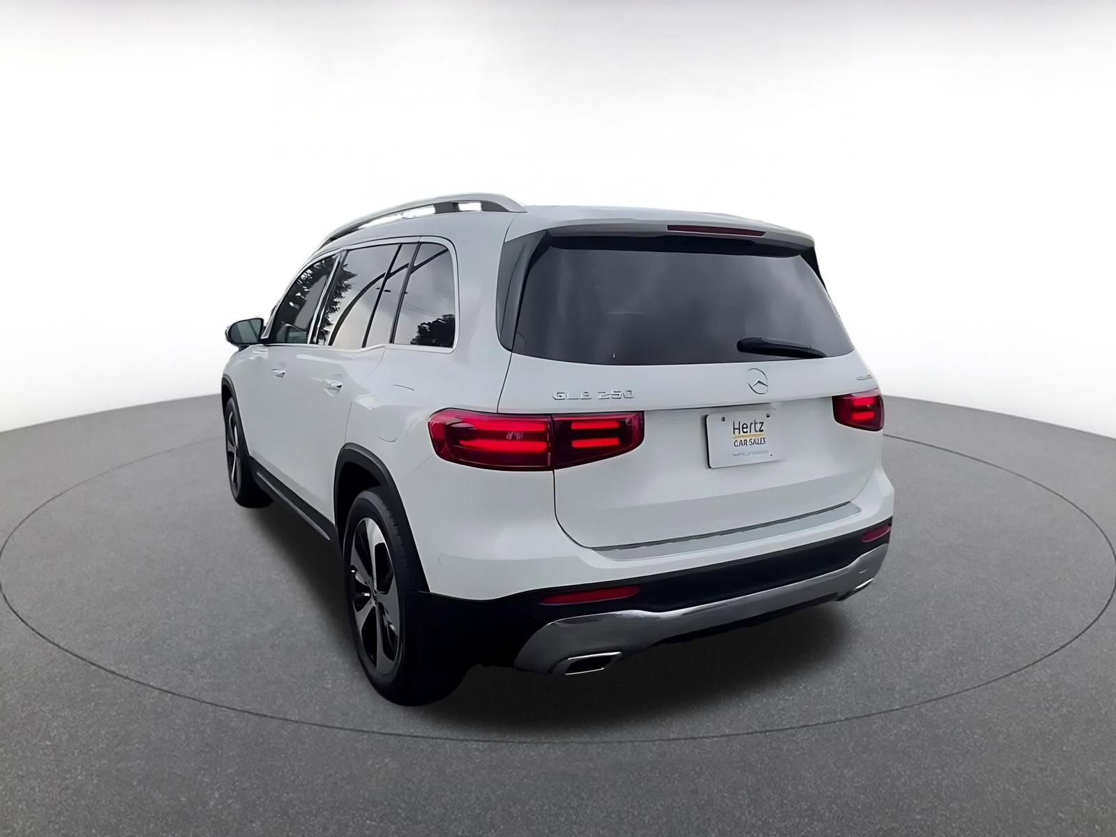 Used 2025 Mercedes-Benz GLB 250 4MATIC image 11