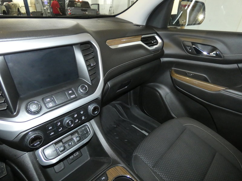 Used 2023 GMC Acadia SLE w/ Driver Convenience Package image 11