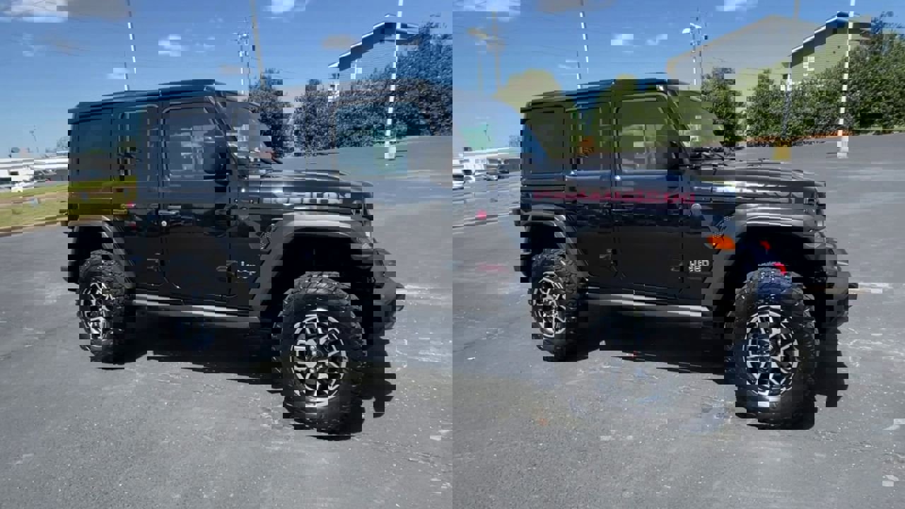 Used 2025 Jeep Wrangler Unlimited Rubicon image 2