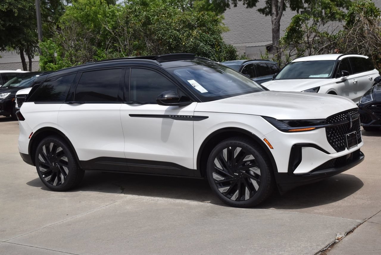 New 2026 Lincoln Nautilus Reserve AWD/4WD image 11