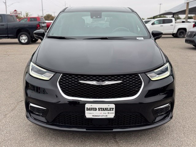 Used 2025 Chrysler Pacifica Select FWD image 2