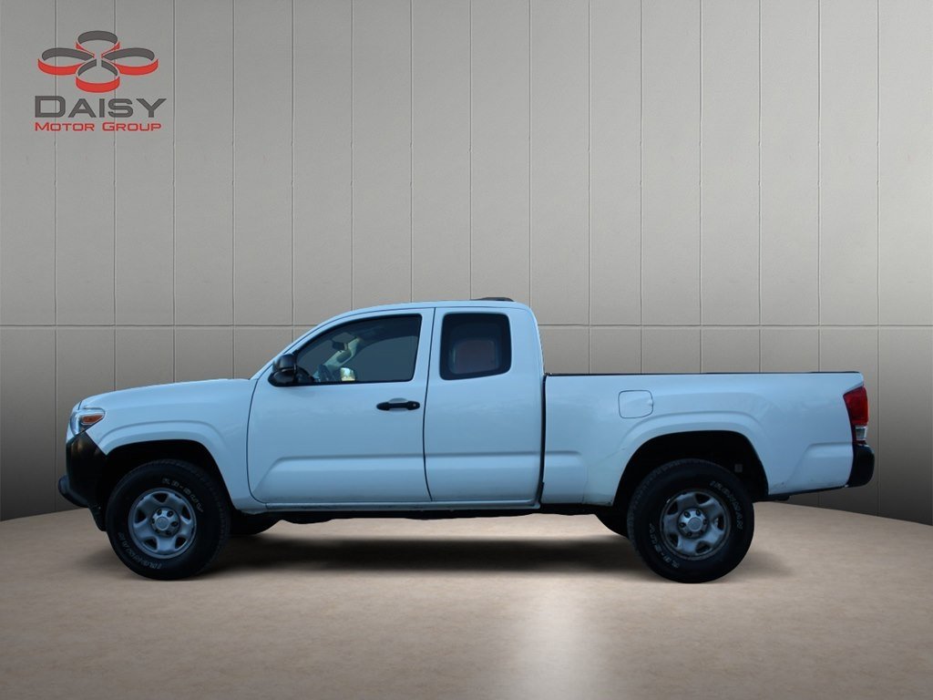 Used 2016 Toyota Tacoma SR image 8