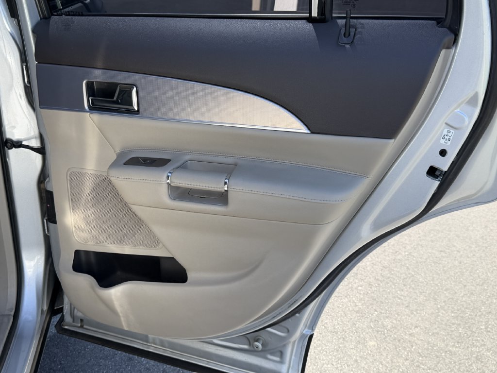 Used 2014 Lincoln MKX FWD image 17