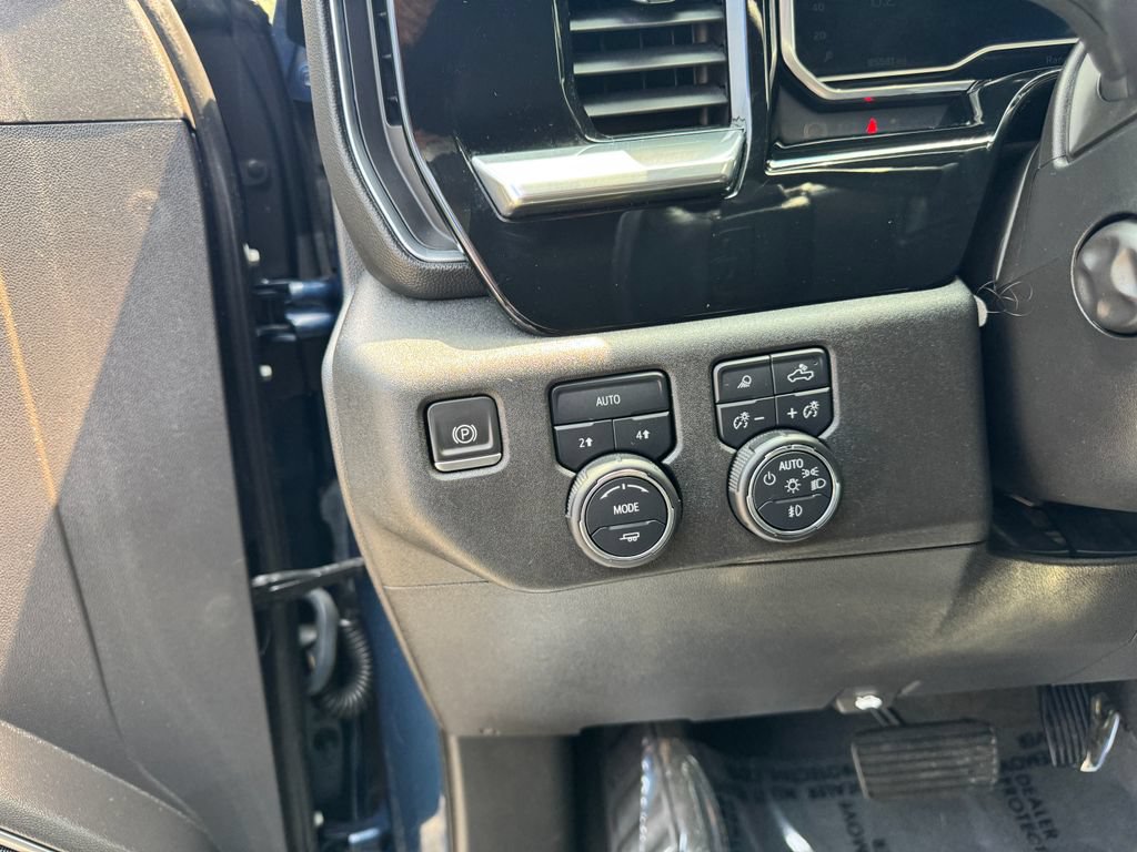 Used 2023 Chevrolet Silverado 1500 LTZ AWD/4WD image 17