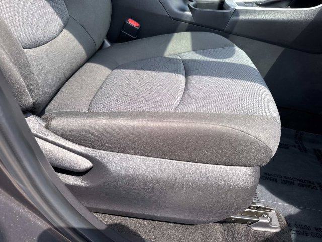 Used 2022 Toyota RAV4 XLE AWD/4WD image 16