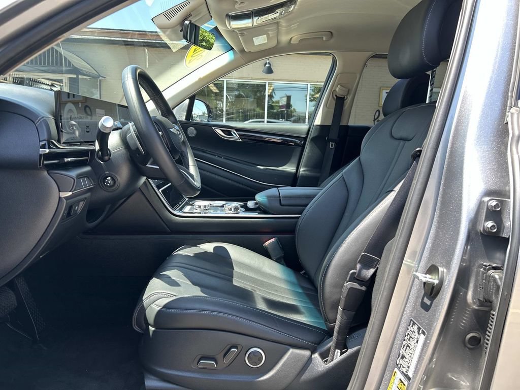 Used 2025 Genesis GV80 2.5T Standard AWD/4WD image 17