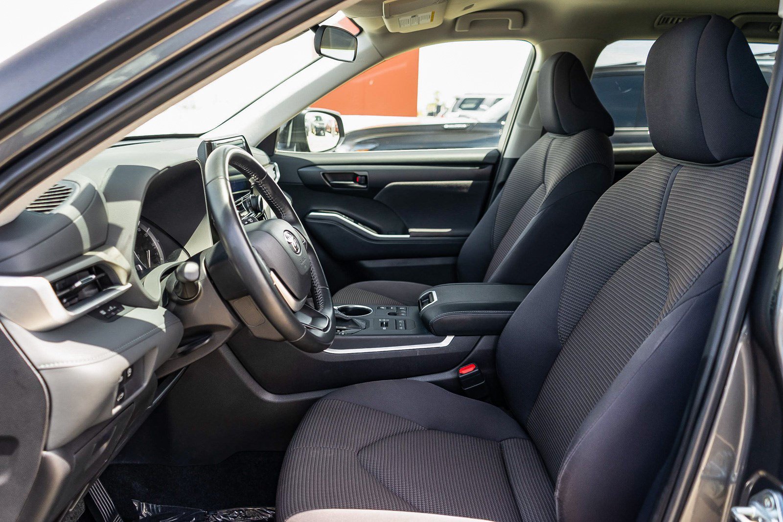 Certified 2025 Toyota Highlander LE AWD/4WD image 17