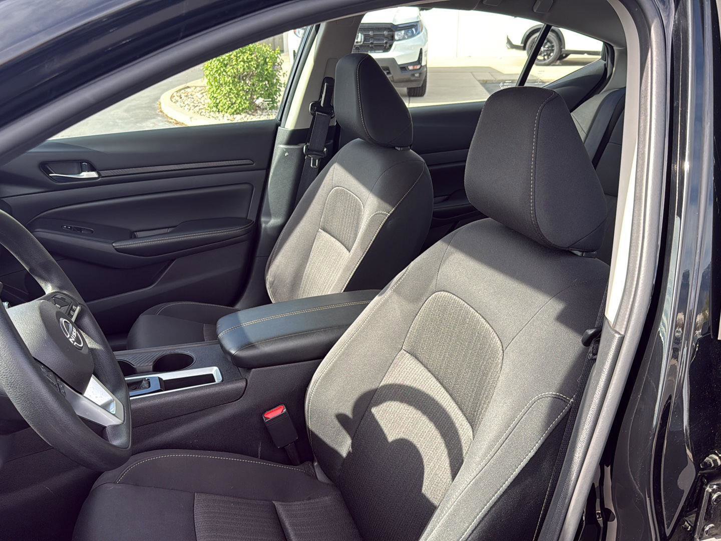 Used 2025 Nissan Altima 2.5 SV image 13