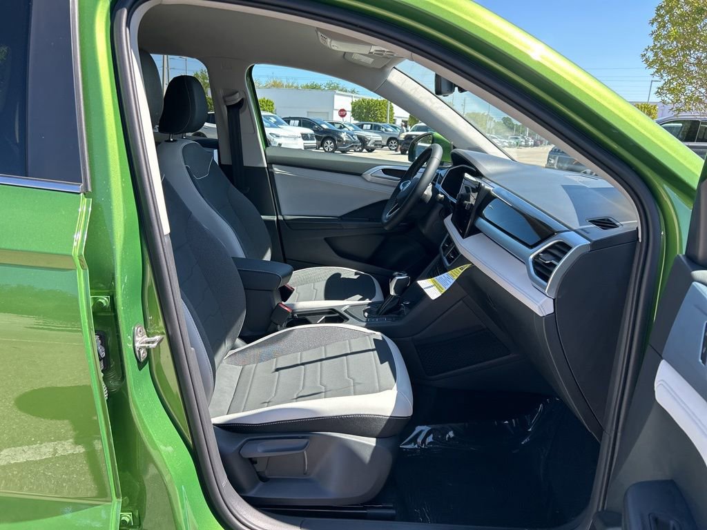 Used 2025 Volkswagen Taos SE image 36