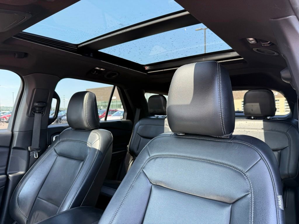 Used 2020 Ford Explorer XLT w/ Equipment Group 202A AWD/4WD image 21