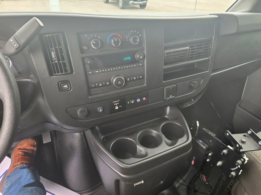 Used 2021 Chevrolet Express 2500 RWD image 10