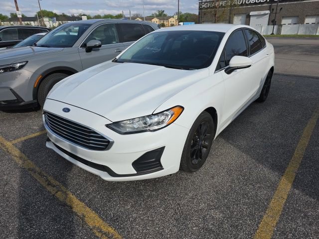 Used 2020 Ford Fusion SE image 1