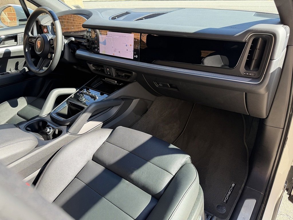 Certified 2025 Porsche Cayenne image 20
