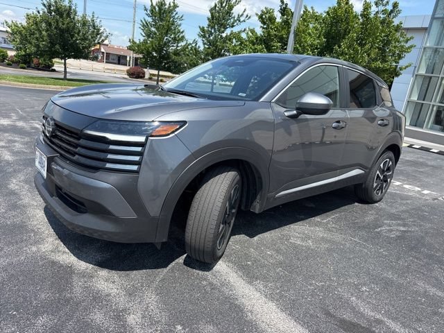 Used 2025 Nissan Kicks SV AWD/4WD image 12