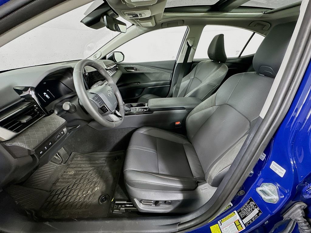 Used 2025 Toyota Camry XLE w/ Premium Package image 15