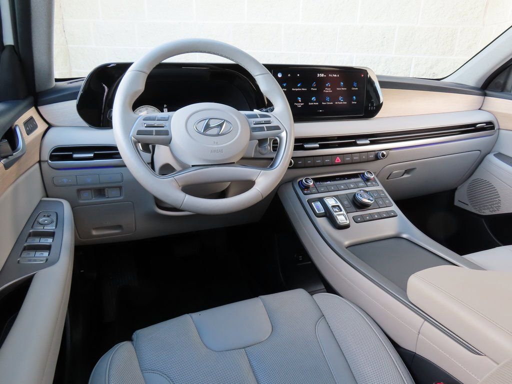 Used 2024 Hyundai Palisade Limited image 4