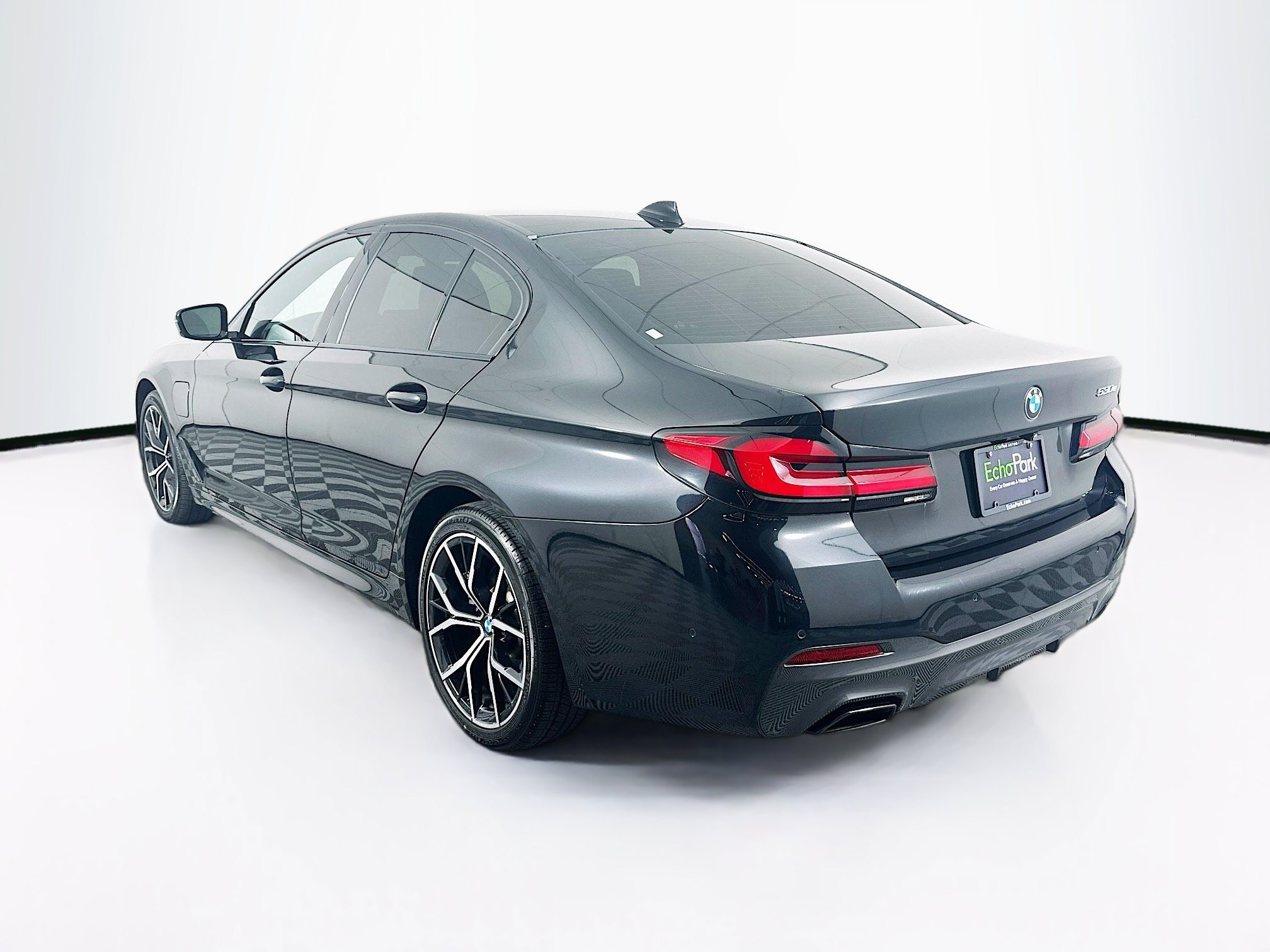 Used 2021 BMW 530e w/ M Sport Package RWD image 5