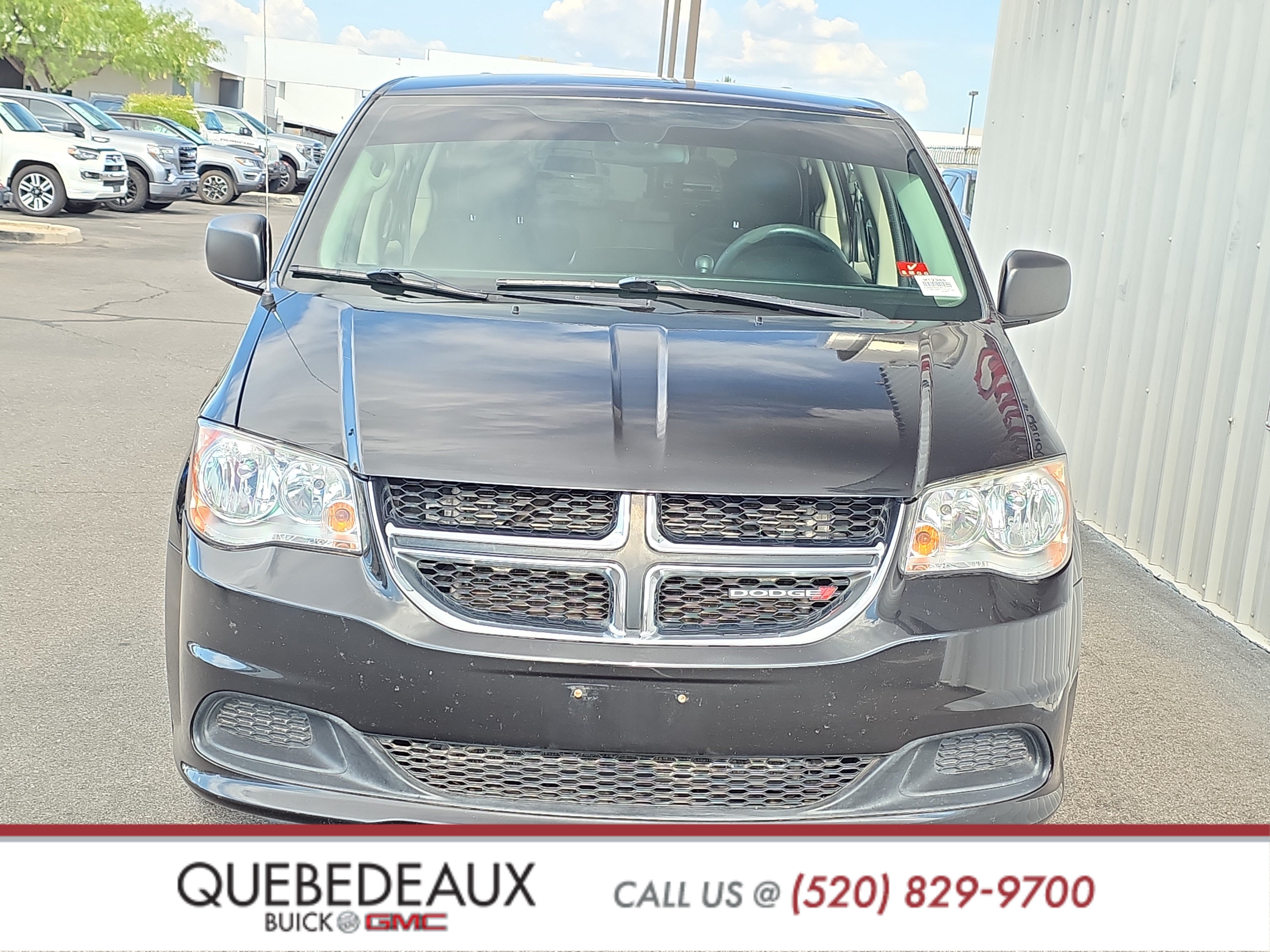 Used 2019 Dodge Grand Caravan SE w/ UConnect Hands-Free Group FWD image 2