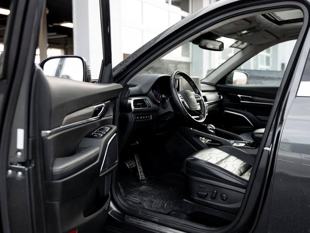 Used 2022 Kia Telluride SX w/ SX Prestige Package image 32