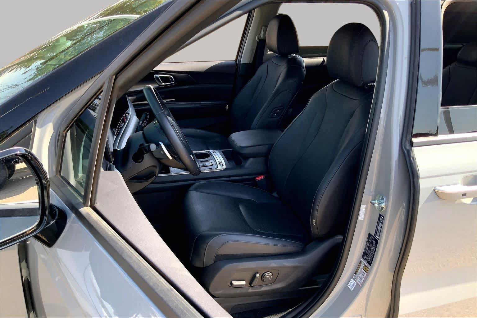 Used 2025 Kia Carnival SX Prestige FWD image 8