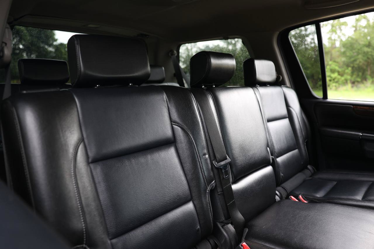 Used 2010 Nissan Armada Titanium RWD image 14