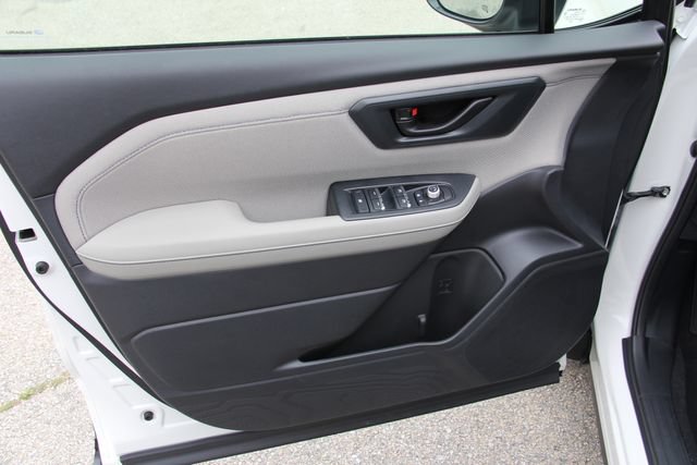 Used 2025 Subaru Forester Premium AWD/4WD image 16