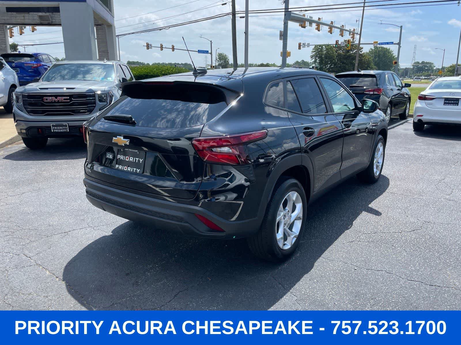 Used 2025 Chevrolet Trax LS w/ LS Convenience Package FWD image 5