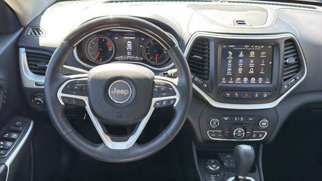 Used 2016 Jeep Cherokee Overland w/ Technology Group AWD/4WD image 28