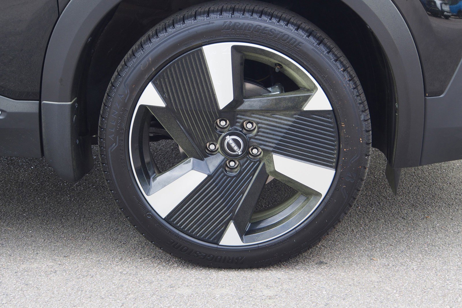 Used 2025 Nissan Kicks SR image 9