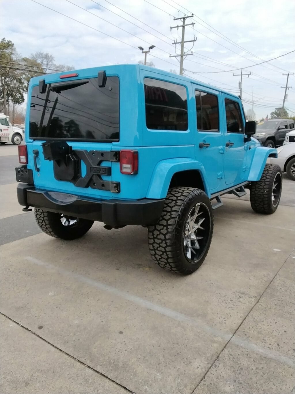 Used 2018 Jeep Wrangler Unlimited Sahara AWD/4WD image 4