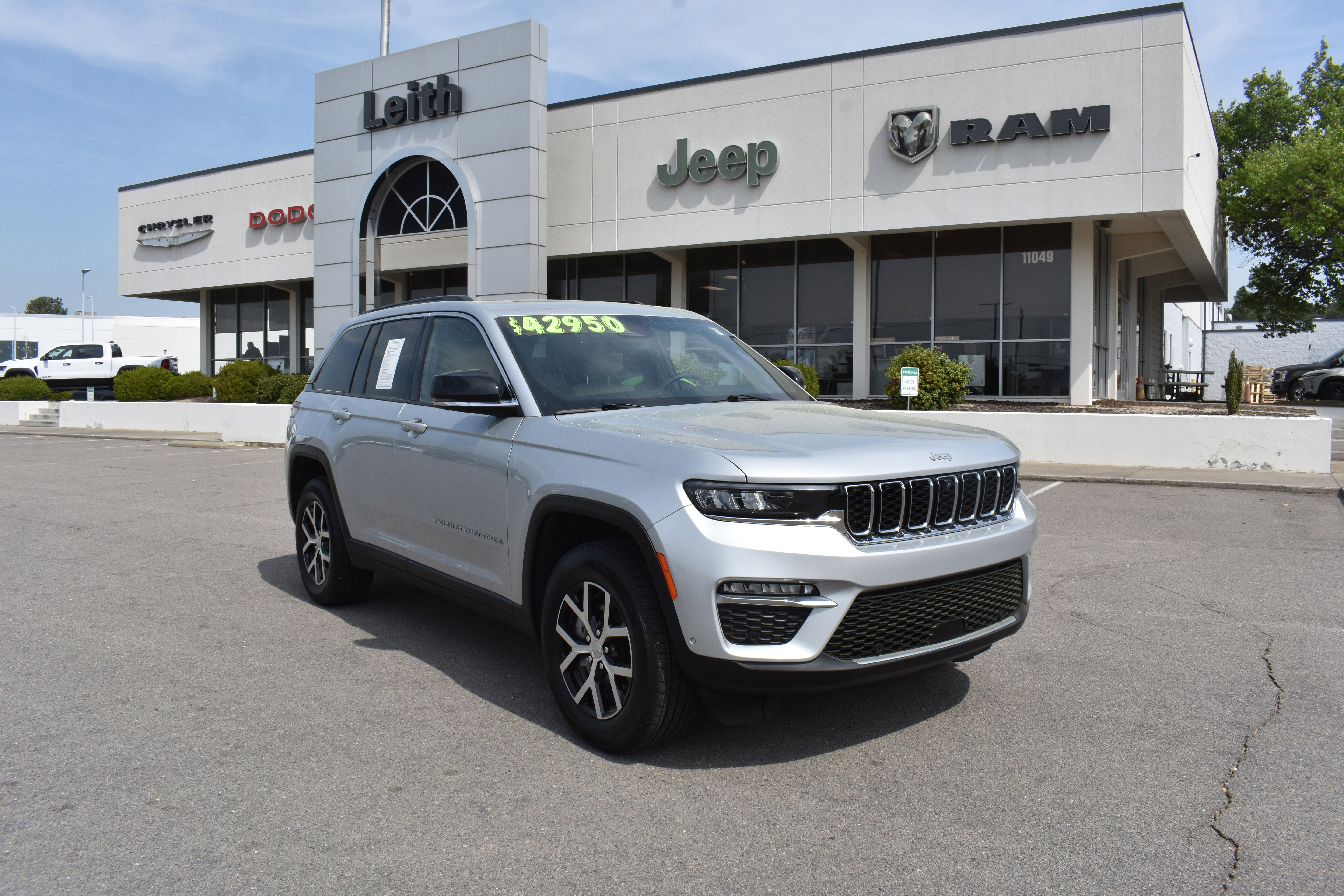 Used 2025 Jeep Grand Cherokee Limited w/ Luxury Tech Group II