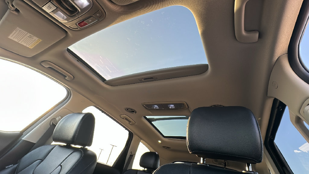 Used 2025 Kia Telluride SX w/ SX Captain's Chair Package FWD image 5