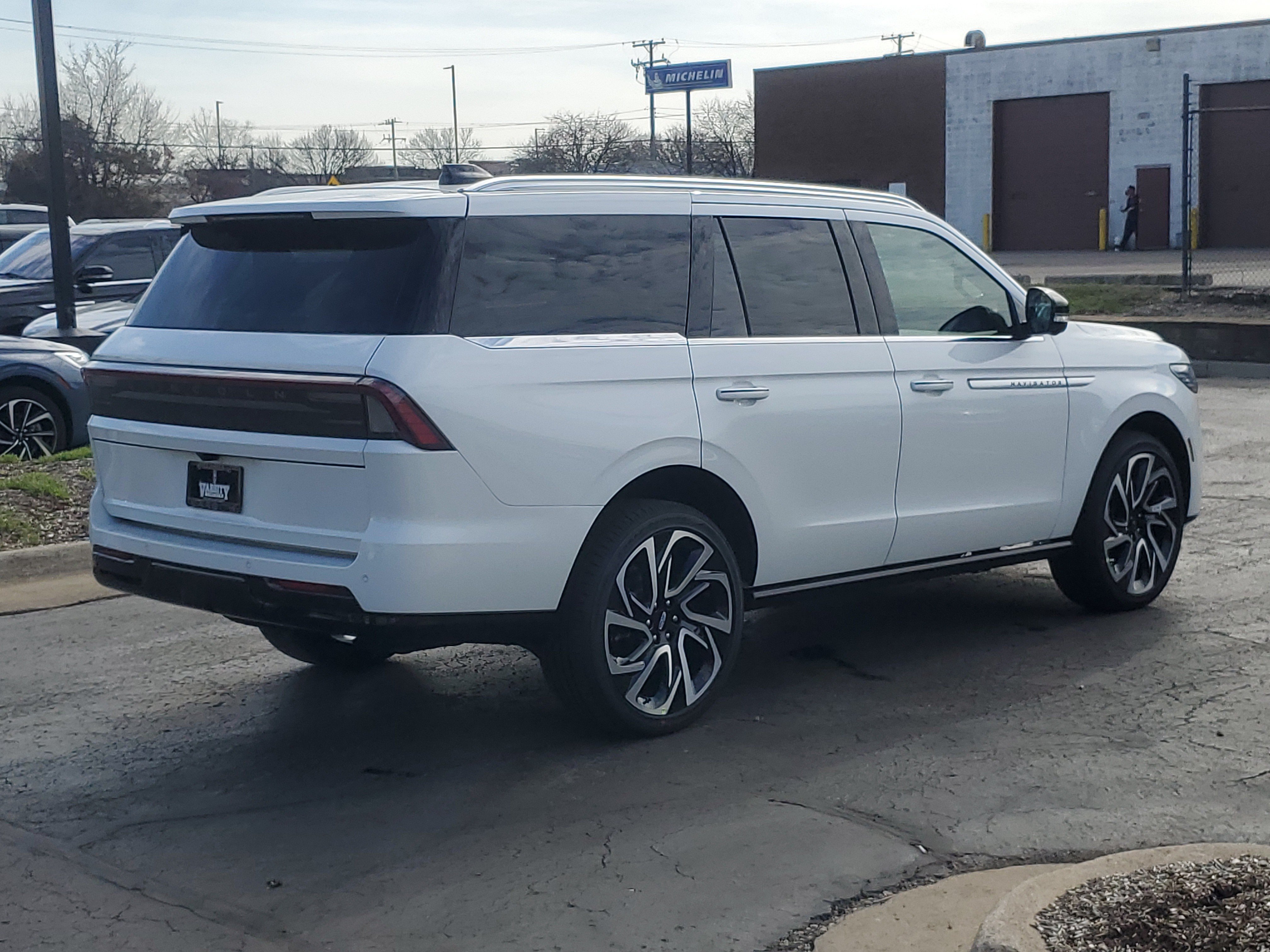 New 2026 Lincoln Navigator Reserve AWD/4WD image 4