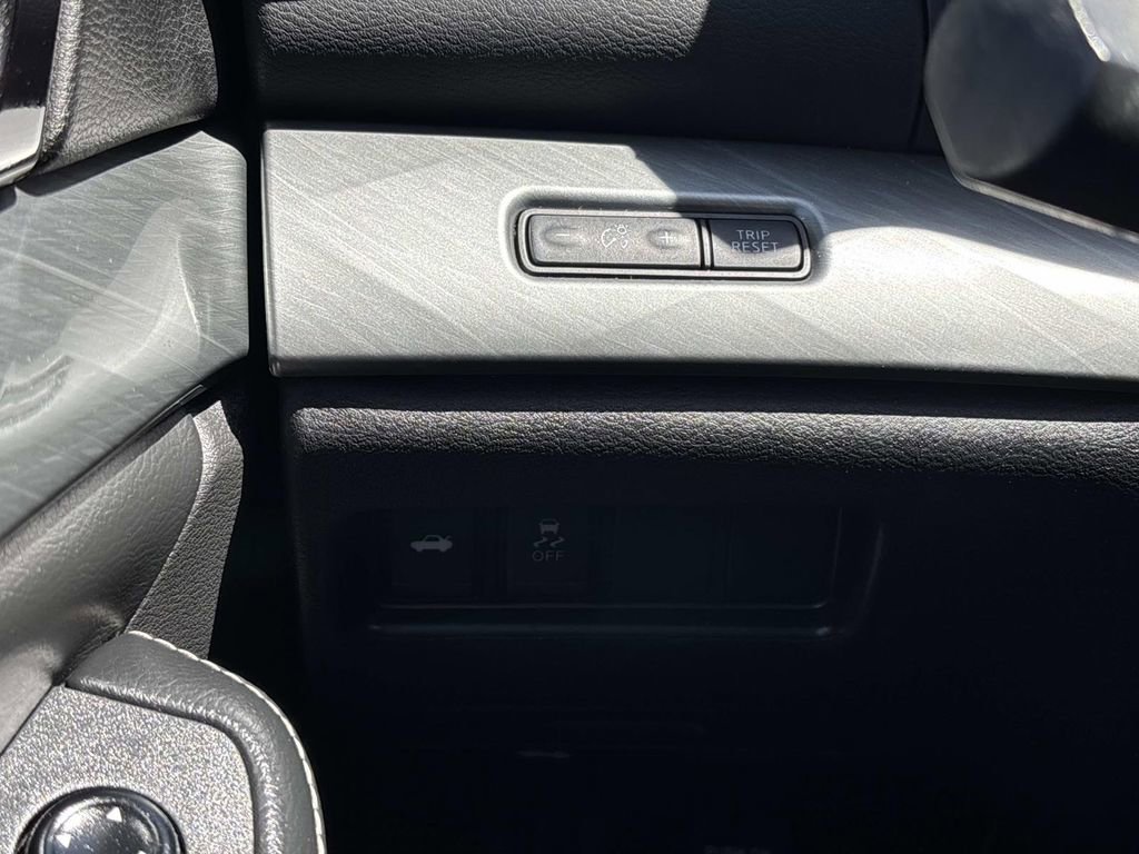 Used 2017 Nissan Maxima 3.5 SV image 22