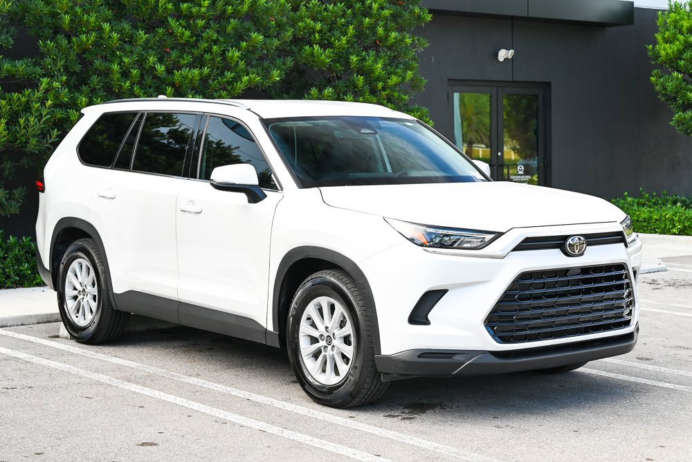 Used 2024 Toyota Grand Highlander XLE image 3