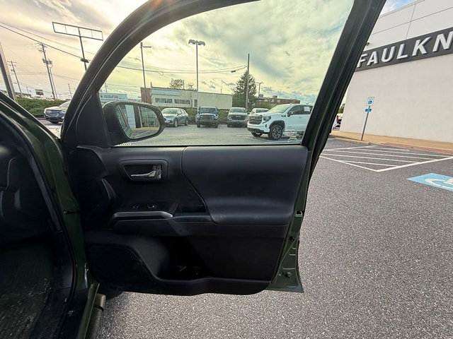 Used 2022 Toyota Tacoma TRD Sport w/ Technology Package AWD/4WD image 20