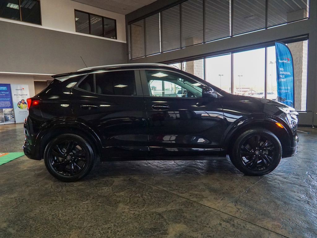 Used 2024 Buick Encore GX Sport Touring image 2