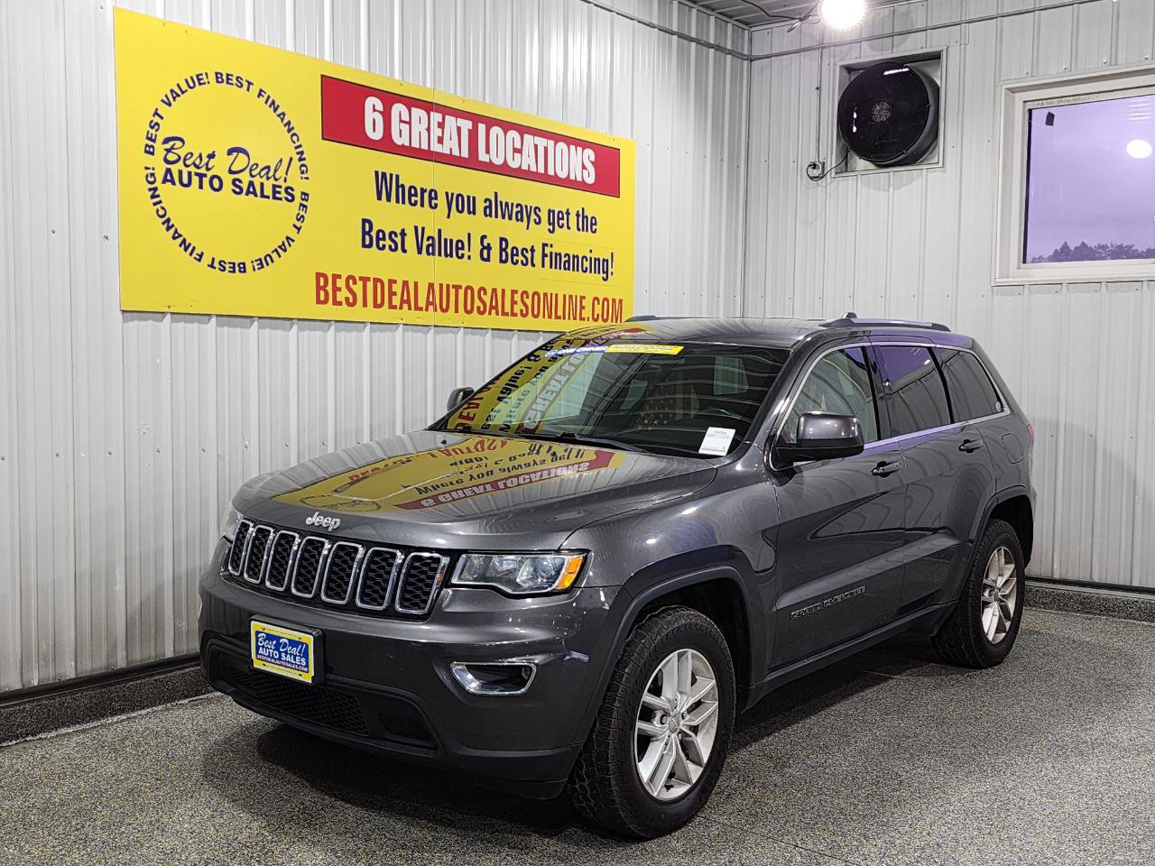 Used 2017 Jeep Grand Cherokee Laredo w/ Quick Order Package 23E AWD/4WD image 1