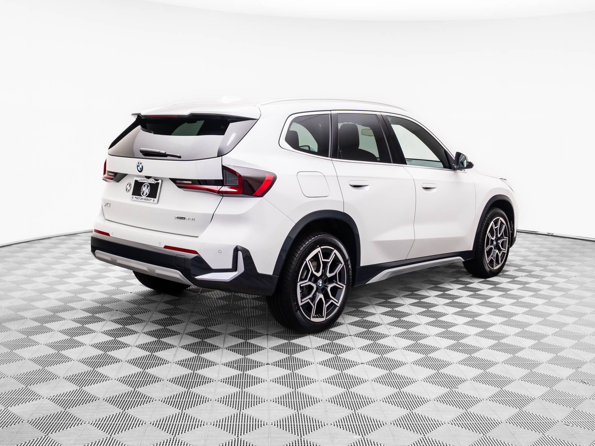 Certified 2025 BMW X1 xDrive28i w/ Technology Package image 6