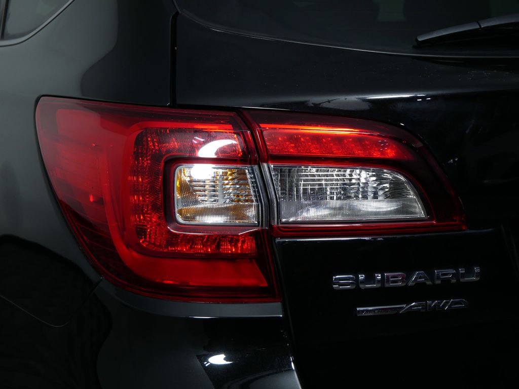 Used 2015 Subaru Outback 3.6R Limited image 10