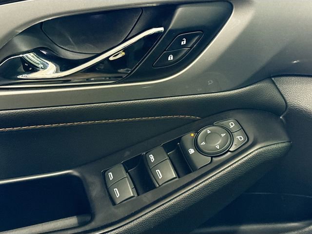 Used 2020 Chevrolet Traverse LT image 18