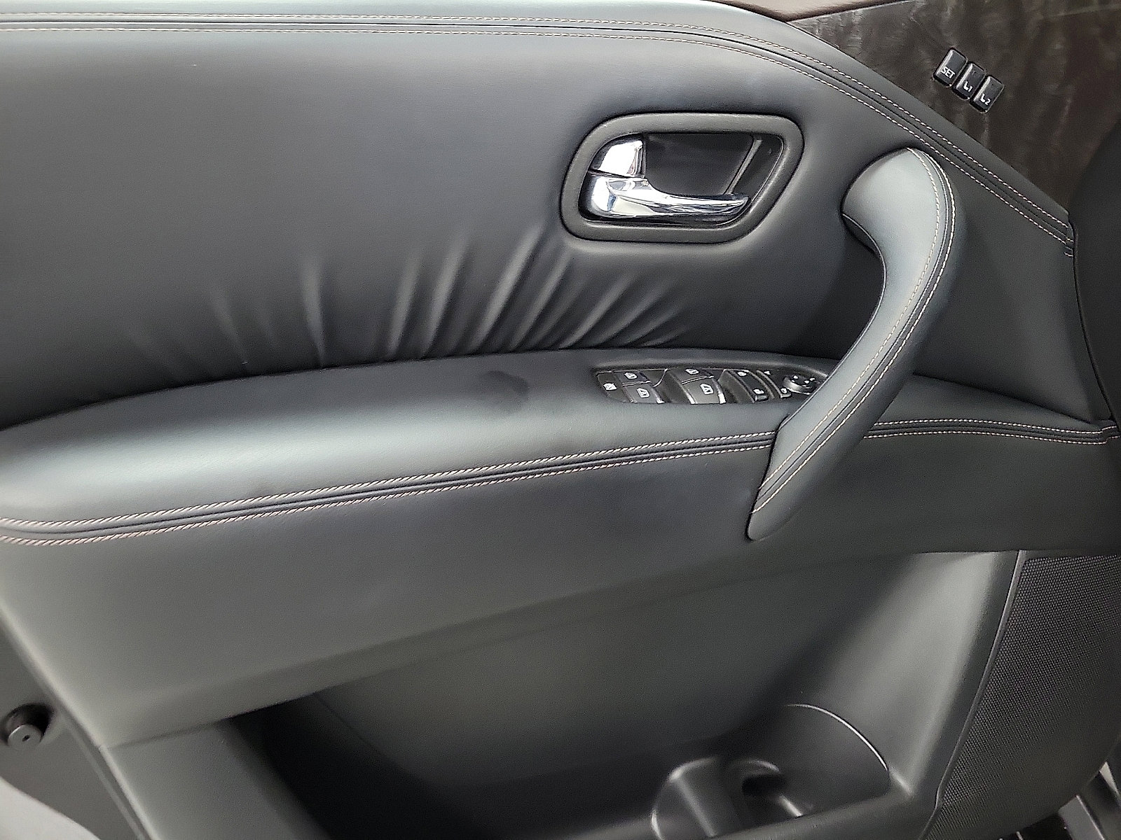 Used 2024 Nissan Armada Platinum w/ Cargo Package image 13