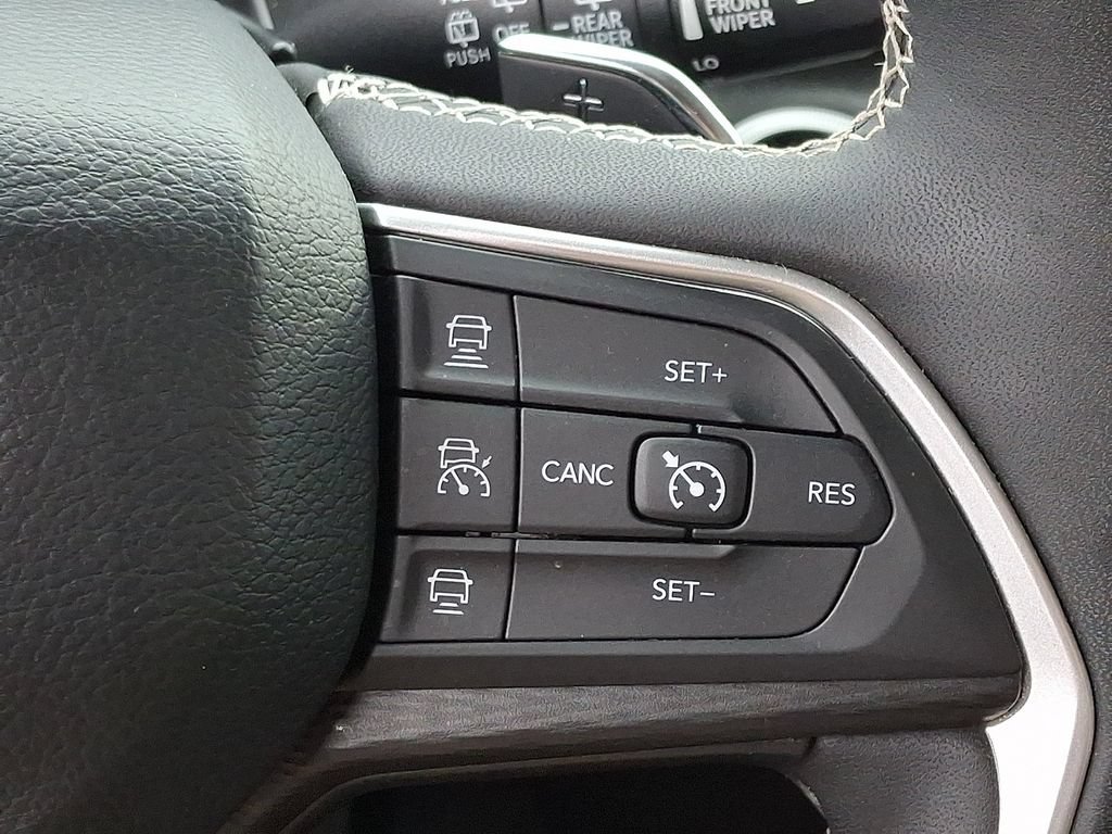 Used 2023 Jeep Grand Cherokee Laredo w/ Luxury Tech Group I AWD/4WD image 21